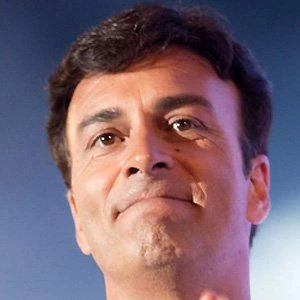 Tony Carreira Biography