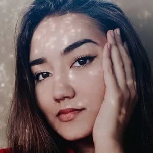 Julia Carvalho - Family, Bio, Birthday, Family, Income & More