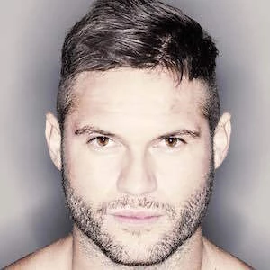 Tavi Castro Biography