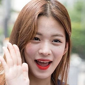 Lee Chae-young Biography