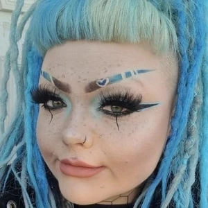 CharlyxMoon - Family, Bio, Wiki, Dat of Birth, Networth & More