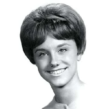 Cheri Jo Bates - Family, Bio, Birthday, Family, Income & More