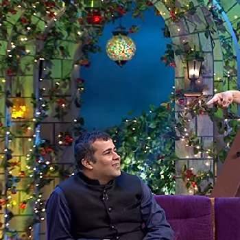 Chetan Bhagat - Age, Bio, Birthdate, Family, Networth & More