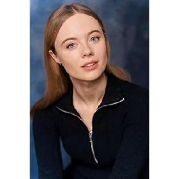 Chloe Fox - Age, Bio, Birthdate, Family, Networth & More