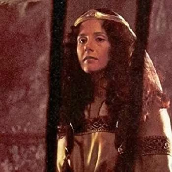 Chloe Salaman - Age, Bio, Birthdate, Family, Networth & More