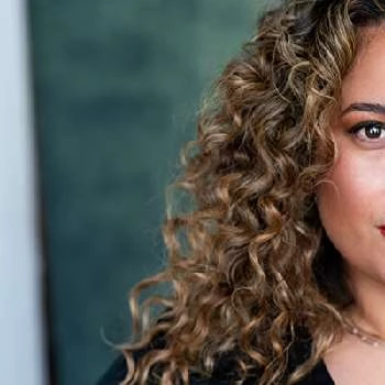 Christine Dávila Biography