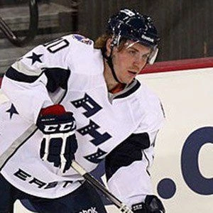 Casey Cizikas - Networth, Bio, Wiki, Family, Birthday, Networth & More