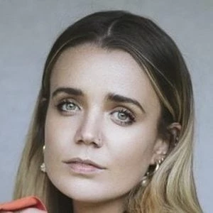 Emily Clarkson - Age, Height, Birthdate, Family, Wiki & More