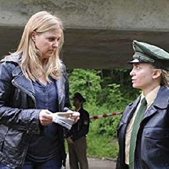 Claudia Lenzi - Income, Birthday, Family, Bio, Networth & More