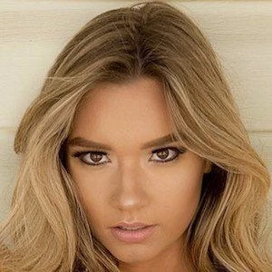 Alexa Collins Biography
