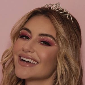 Abril Cols - Profession, Biography, Birthdate, Family, Wiki & More