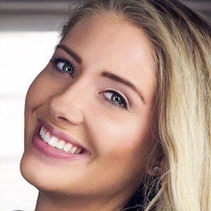 Jenna Compono Biography