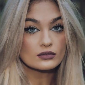 Claudia Conway Biography