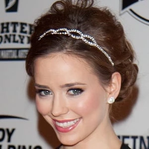 Stephanie Cook - Networth, Bio, Birthdate, Age, Family & More