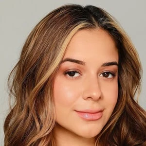 Scarlett Cordova - Adderess, Bio, Birthdate, Family, Wiki & More