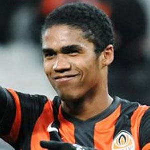 Douglas Costa - Parents, Networth, Bio, Birthdate, Family Wiki & More