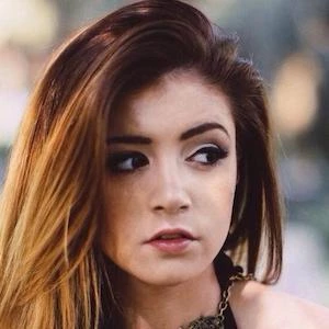 Chrissy Costanza Biography