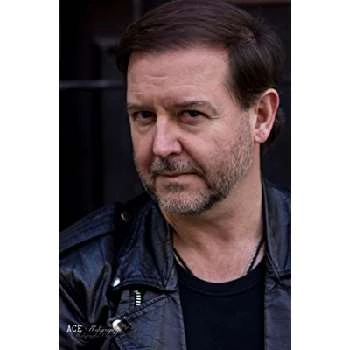 Craig Walker Biography