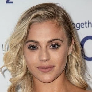 Laura Crane - Income, Birthday, Family, Bio, Networth & More