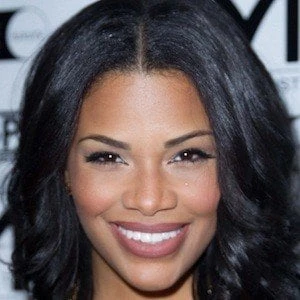 Kamie Crawford Biography