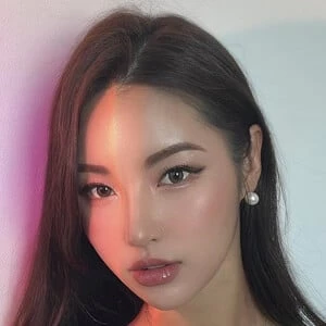 __crina - Height, Bio, Wiki, Family, Birthplace, Networth & More