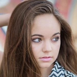 Chelsea Crockett Biography