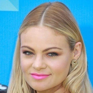 Caitlin Crosby - Networth, Biography, Birthdate, Family & More