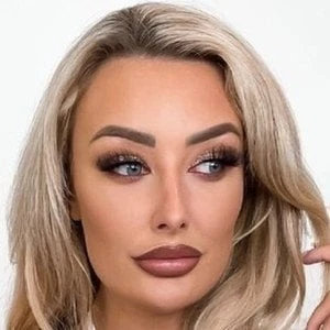 Chloe Crowhurst Biography