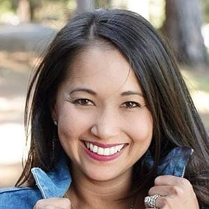 Veena Crownholm Biography