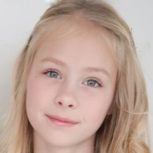 Elle Cryssanthander Biography