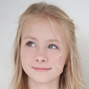 Iza Cryssanthander Biography