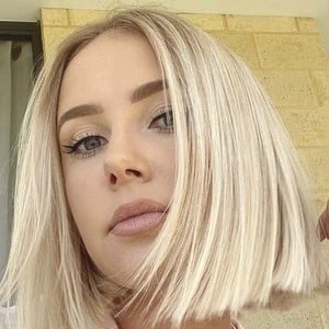 Lauren Curtis Biography