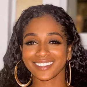 Elle DaCruz - Birthdate, Age, Family, Bio, Networth & More