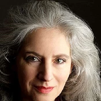 Danielle Farrow Biography