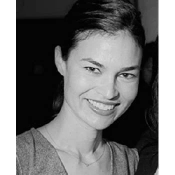 Danielle Renfrew Behrens - Age, Bio, Birthdate, Family, Networth & More