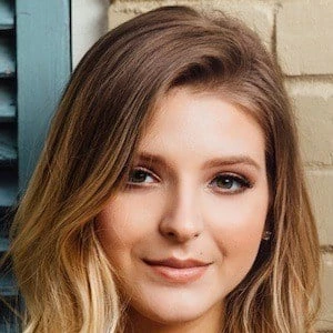 Caroline Dare - Family, Bio, Birthday, Family, Income & More