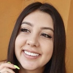 Kelsi Davies Biography