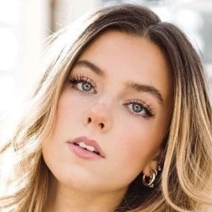 Adrienne Jane Davis - Age, Height, Birthdate, Family, Wiki & More