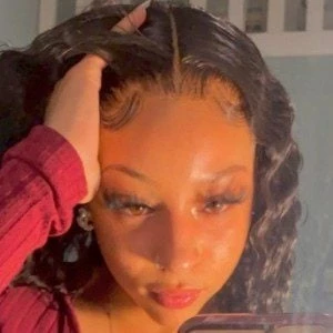 Selena Davis - Age, Bio, Birthdate, Family, Networth & More