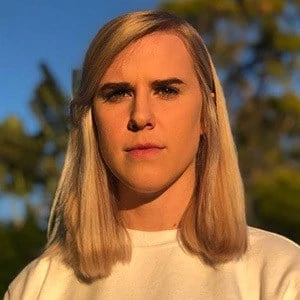 Zoe Davis Biography