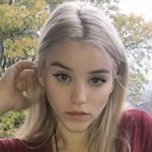 Lauren Dawkins Biography