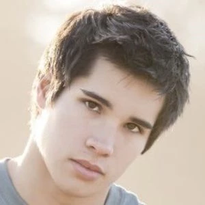 Kyle Dayton - Family, Bio, Birthday, Family, Income & More