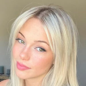 Nina Chloé de Wal - Wiki, Bio, Birthdate, Networth, Family & More