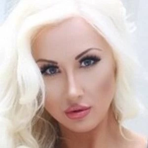 Holly Deacon - Wiki, Bio, Networth, Birthdate, Family & More