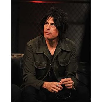 Dean DeLeo Biography
