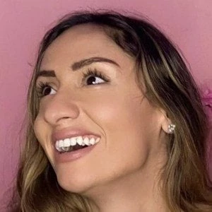 Violeta Dee - Family, Bio, Birthday, Family, Income & More