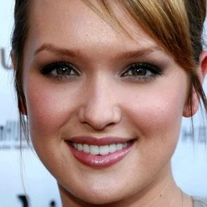 Kaylee Defer Biography