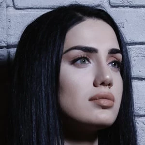 Naz Dej Biography