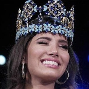 Stephanie Del Valle Biography