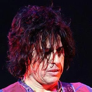 Dean Deleo - Wiki, Bio, Networth, Birthdate, Family & More